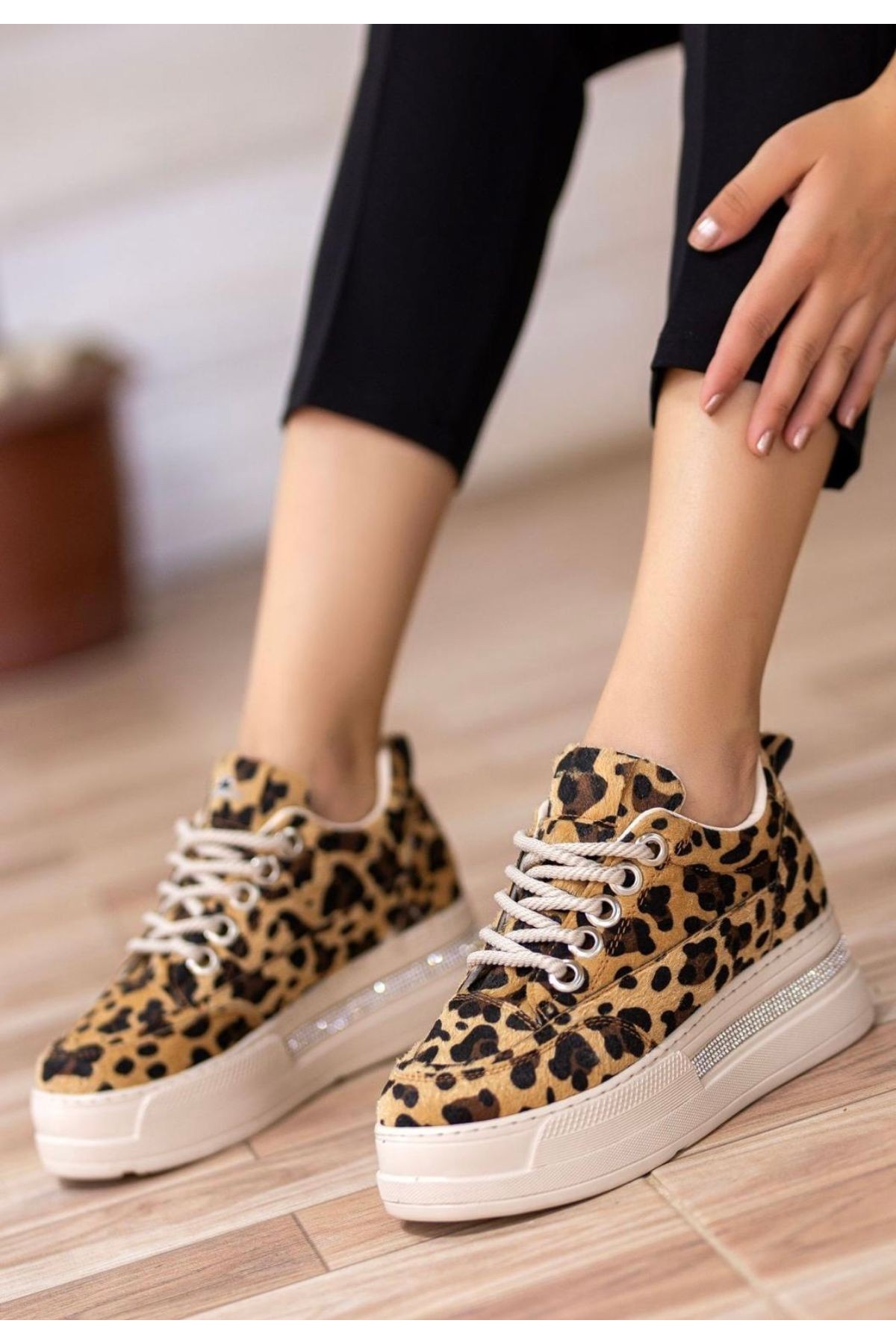 Lulu Leopar Süet Bağcıklı Spor Ayakkabı - Lisinya Lulu Leopar Süet Bağcıklı Spor Ayakkabı - Lisinya