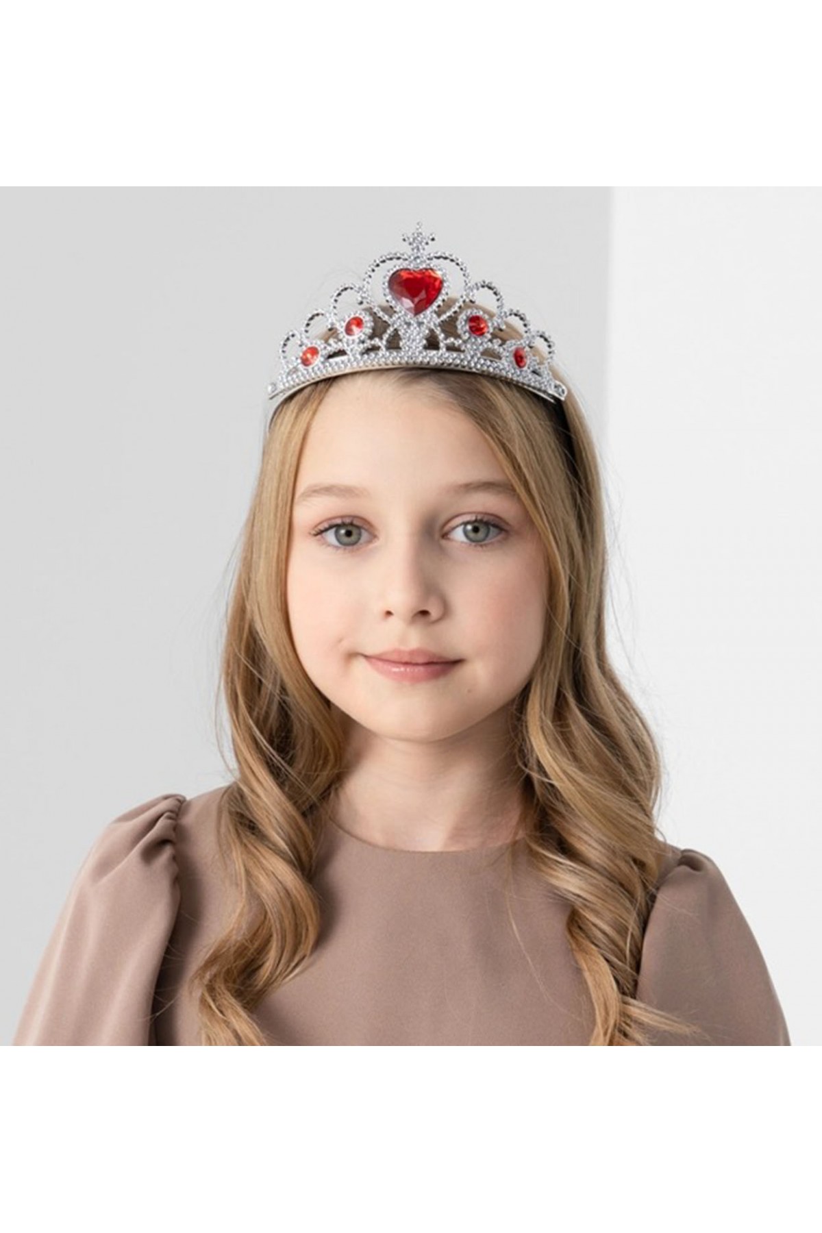 Kalp Taşlı Kırmızı Renk Karlar Ülkesi Elsa Anna Frozen Tacı Kalp Taşlı Kırmızı Renk Karlar Ülkesi Elsa Anna Frozen Tacı