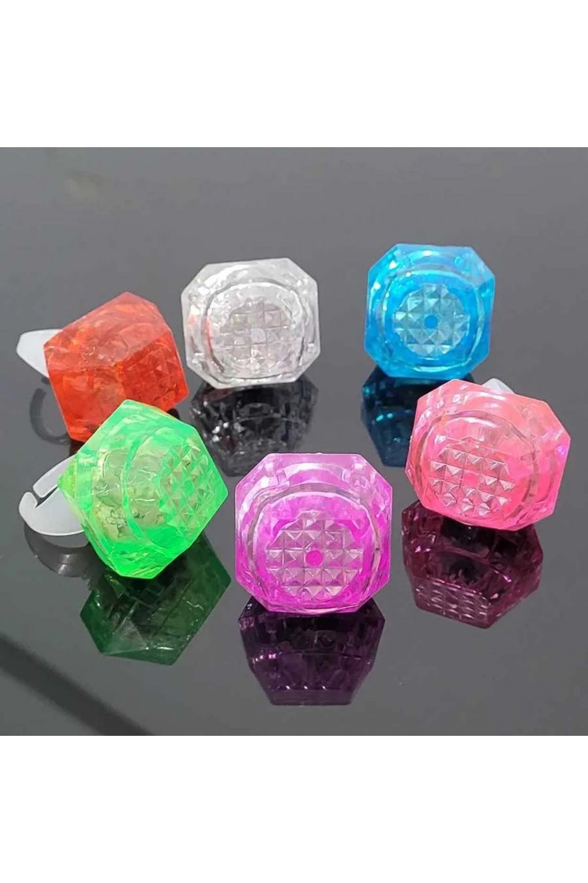 Kristal Tasarımlı Led Glow Işıklı 3 Modlu Kırmızı Yüzük 3.5 x 5 cm Kristal Tasarımlı Led Glow Işıklı 3 Modlu Kırmızı Yüzük 3.5 x 5 cm