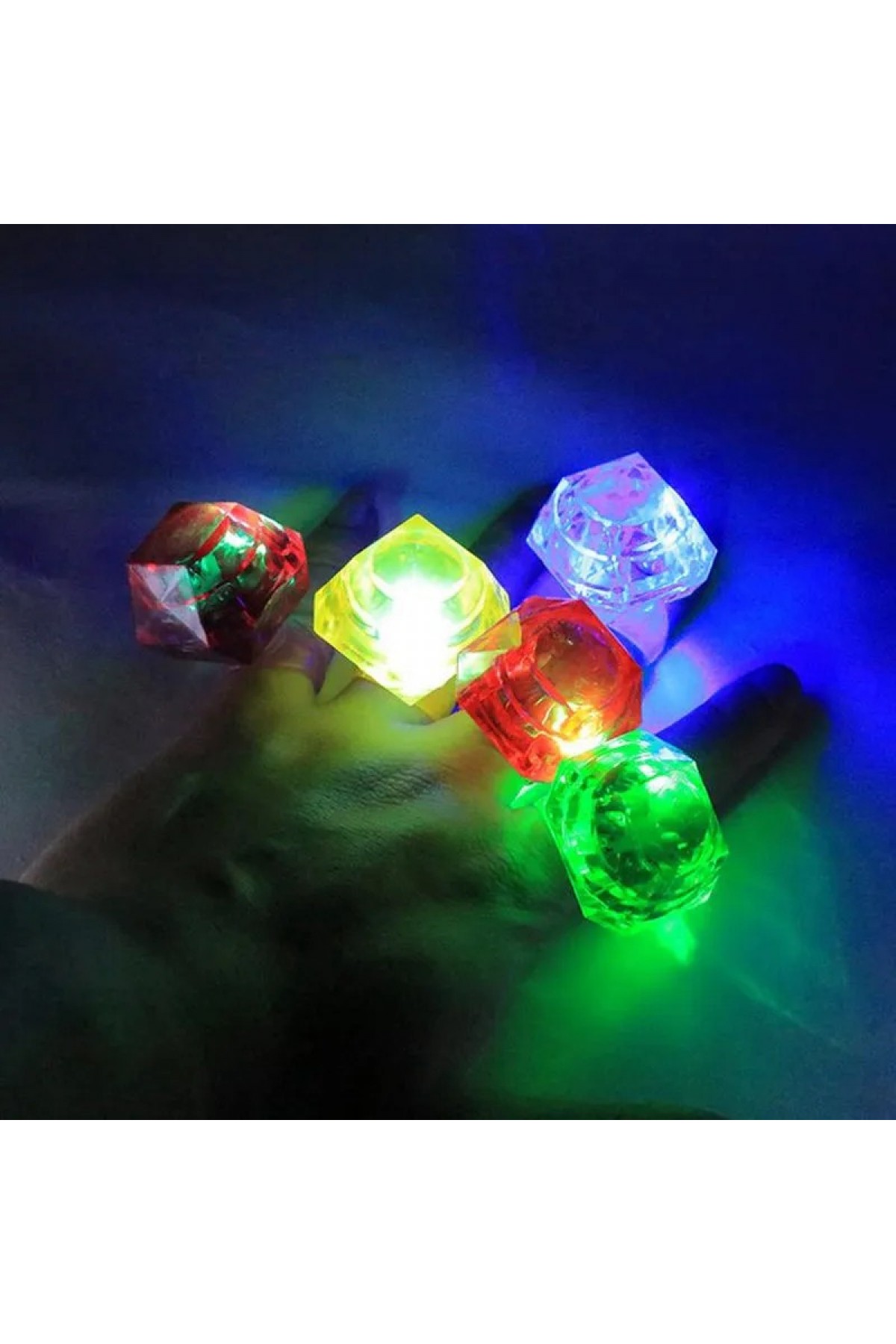 Kristal Tasarımlı Led Glow Işıklı 3 Modlu Kırmızı Yüzük 3.5 x 5 cm Kristal Tasarımlı Led Glow Işıklı 3 Modlu Kırmızı Yüzük 3.5 x 5 cm