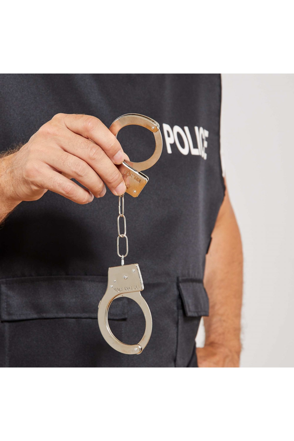 Metal Malzemeden İmal Anahtarlı Oyuncak Polis Kelepçesi Metal Malzemeden İmal Anahtarlı Oyuncak Polis Kelepçesi (Lisinya)