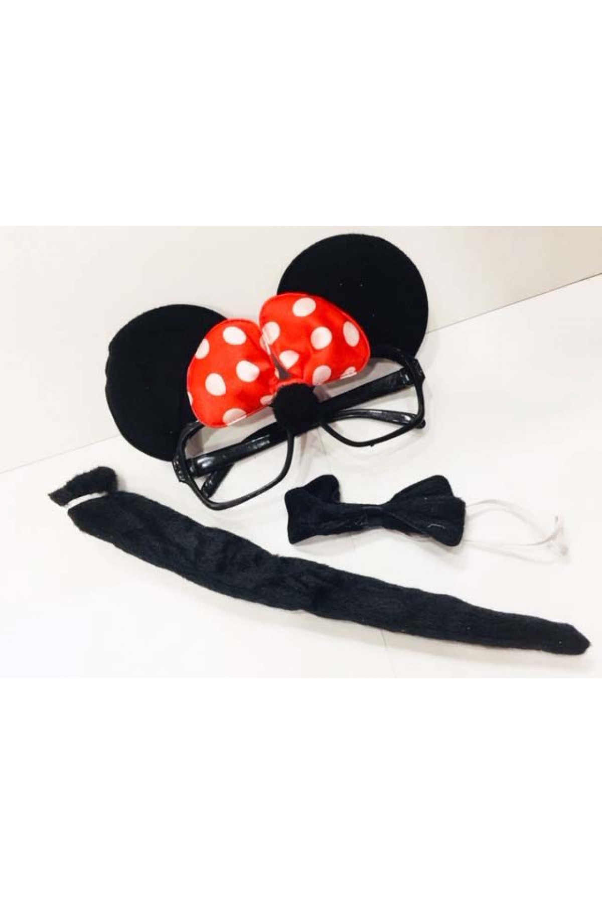 Minnie Mouse Gözlüğü Papyonu Kuyruğu Seti Minnie Mouse Gözlüğü Papyonu Kuyruğu Seti (Lisinya)