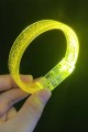 Sarı Led Işıklı Baskı Yapılabilen Pilli Bileklik Bilezik 1,5 cm Genişlik Sarı Led Işıklı Baskı Yapılabilen Pilli Bileklik Bilezik 1,5 cm Genişlik