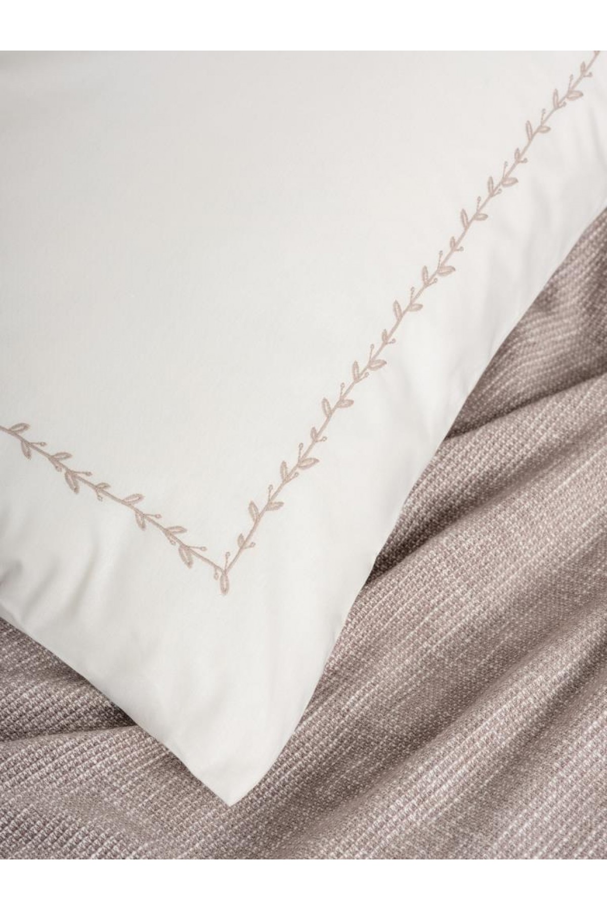Embrova Şönil Çift Kişilik Yatak Örtüsü/Pike Takımı Loom Bej Embrova Şönil Çift Kişilik Yatak Örtüsü/Pike Takımı Loom Bej