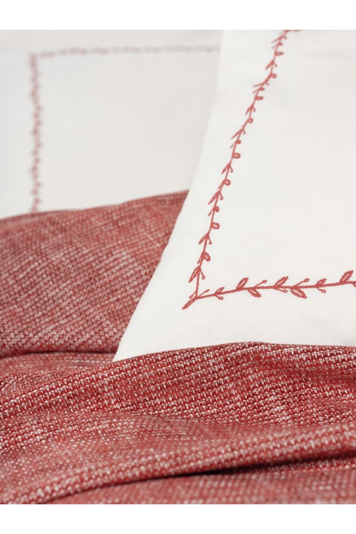 Embrova Şönil Çift Kişilik Yatak Örtüsü/Pike Takımı Loom Bordo Embrova Şönil Çift Kişilik Yatak Örtüsü/Pike Takımı Loom Bordo