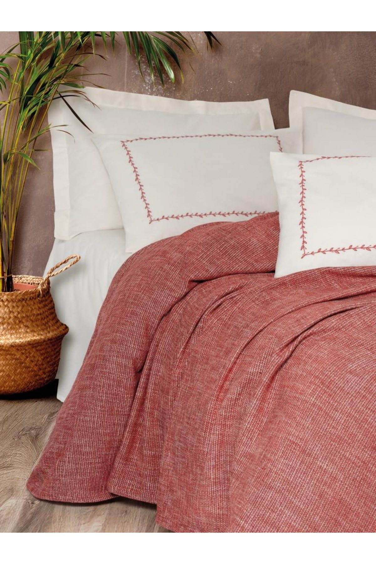 Embrova Şönil Çift Kişilik Yatak Örtüsü/Pike Takımı Loom Bordo Embrova Şönil Çift Kişilik Yatak Örtüsü/Pike Takımı Loom Bordo