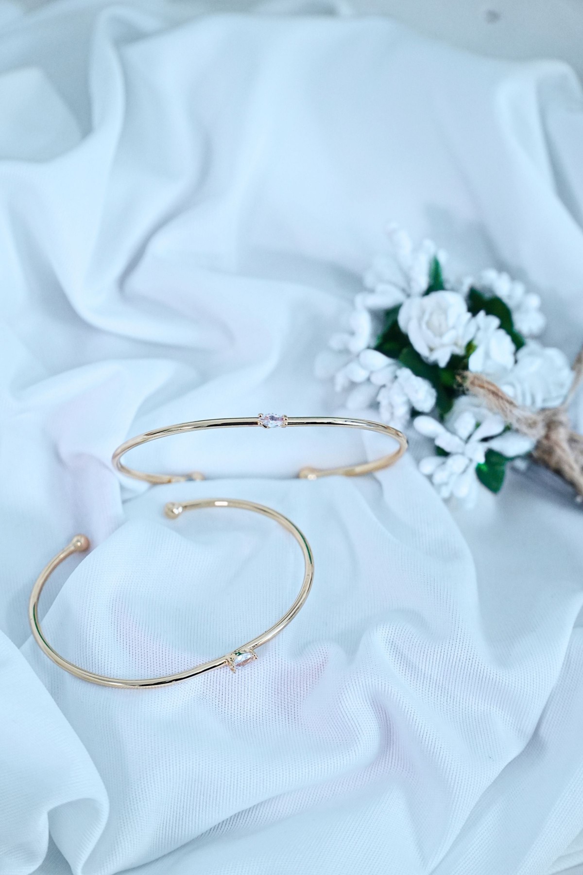 Gold Renk Kelepçe Model Zirkon Taşlı Çelik Bileklik Kaliteli Gold Renk Kelepçe Model Zirkon Taşlı Çelik Bileklik Kaliteli