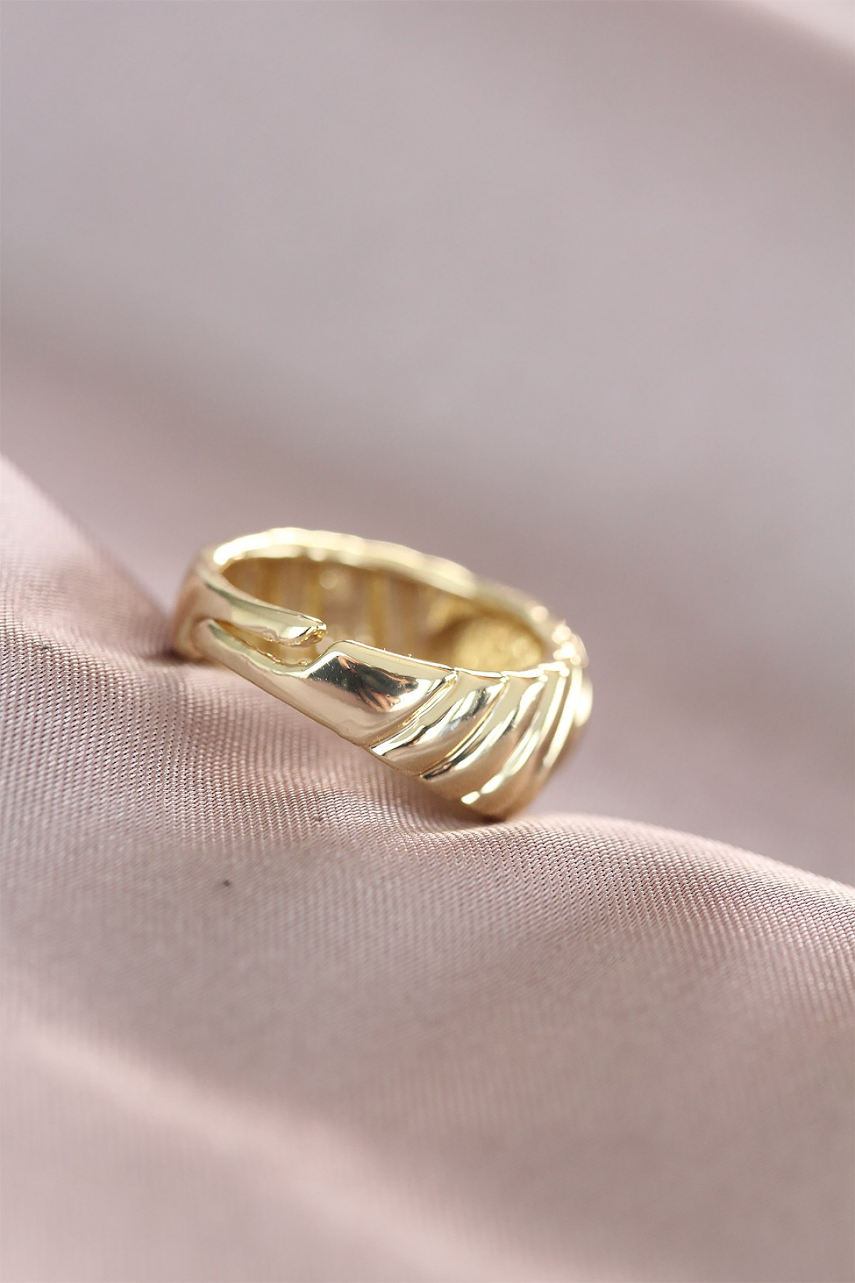 Gold Metal Kadın Yüzük - Lisinya