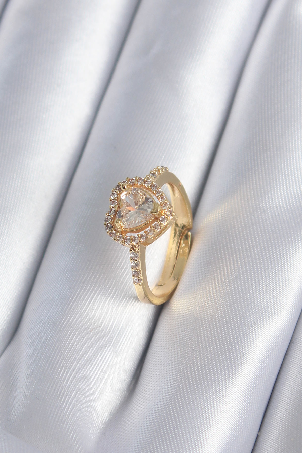 Pirinç Gold Renk Zirkon Taşlı Kalp Charm Model Kadın Yüzük - Lisinya