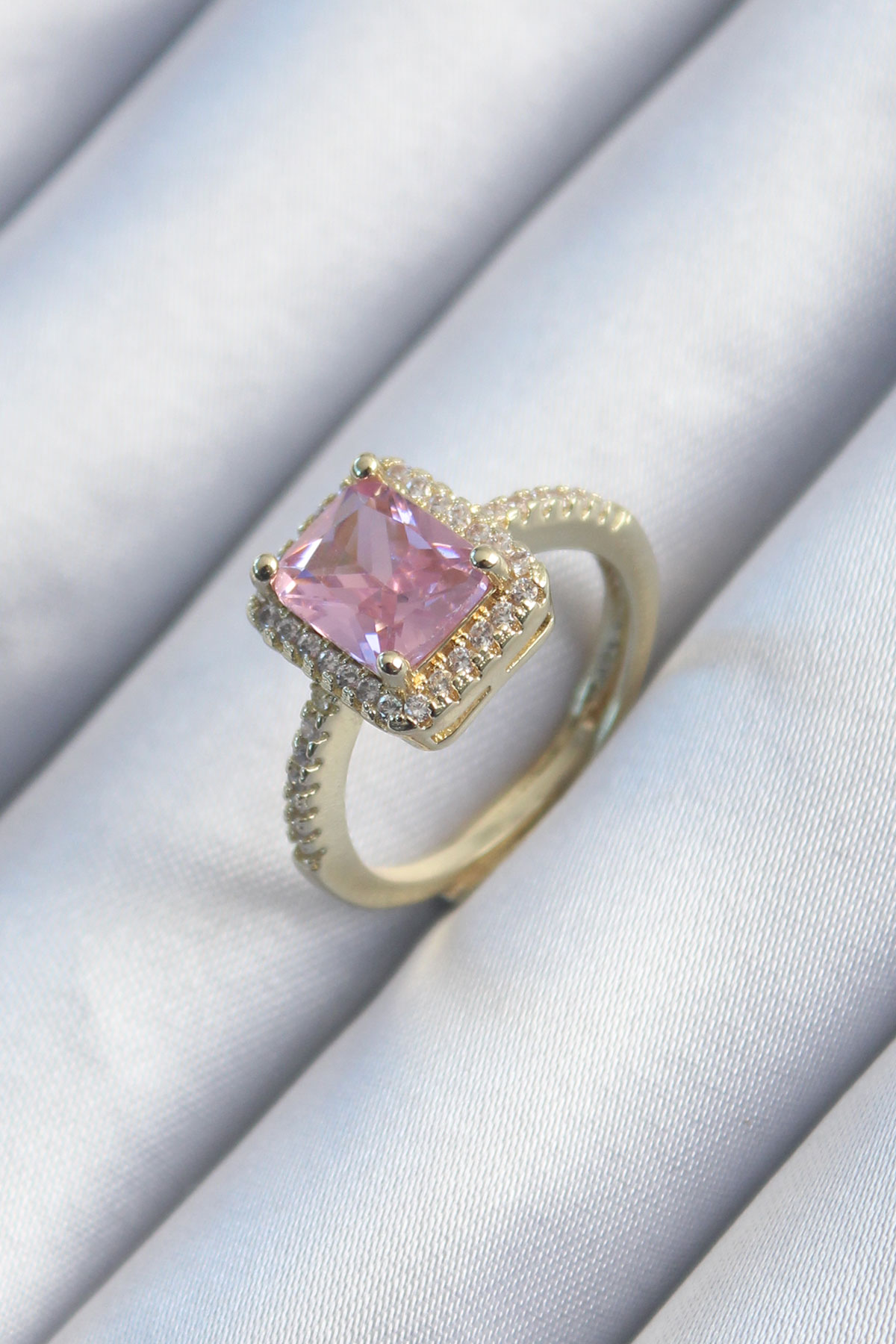 Pirinç Gold Renk Pembe Zirkon Taşlı Kadın Yüzük - Lisinya