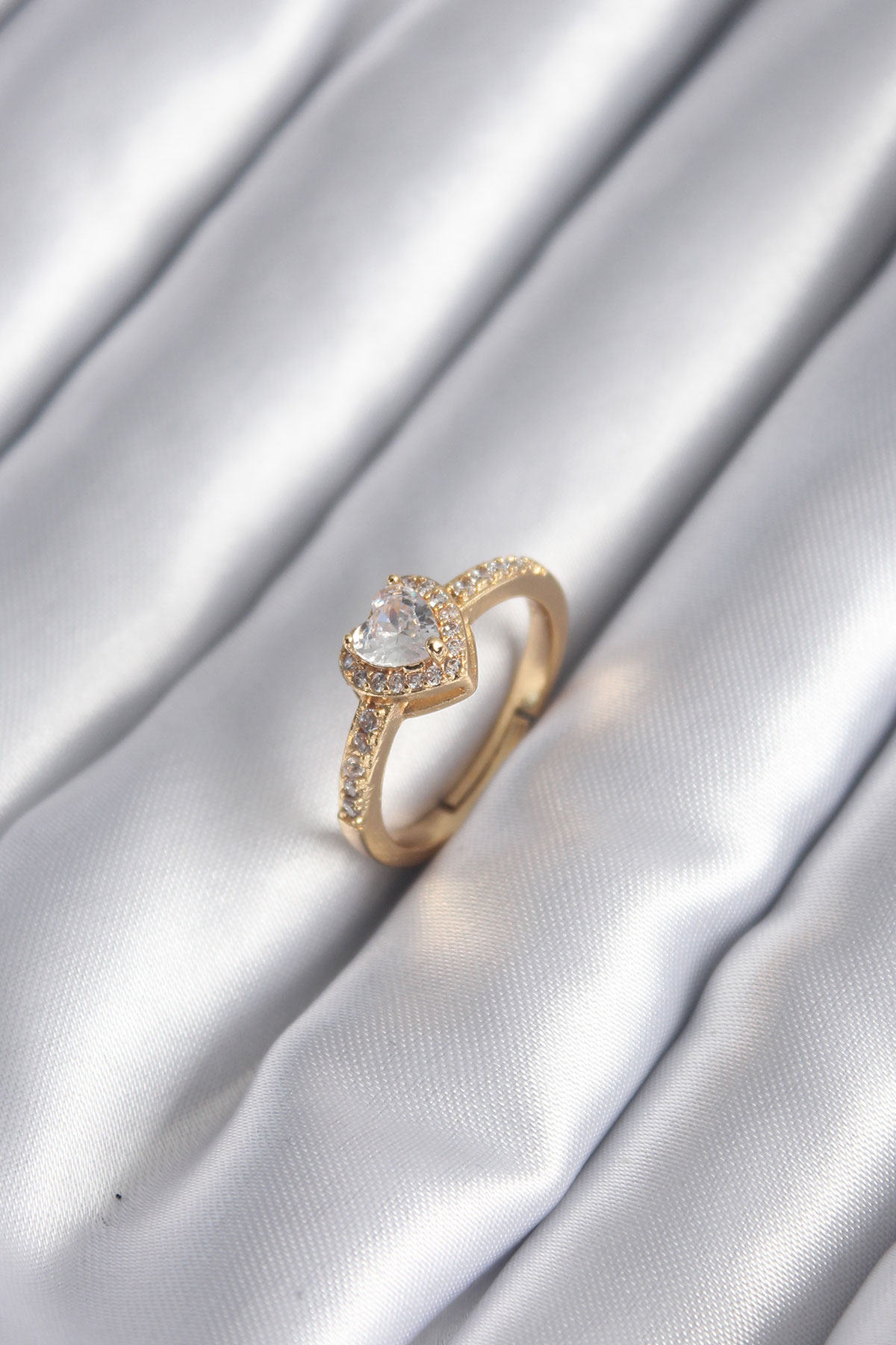 Pirinç Gold Renk Zirkon Taşlı Kalp Charm Model Kadın Yüzük - Lisinya