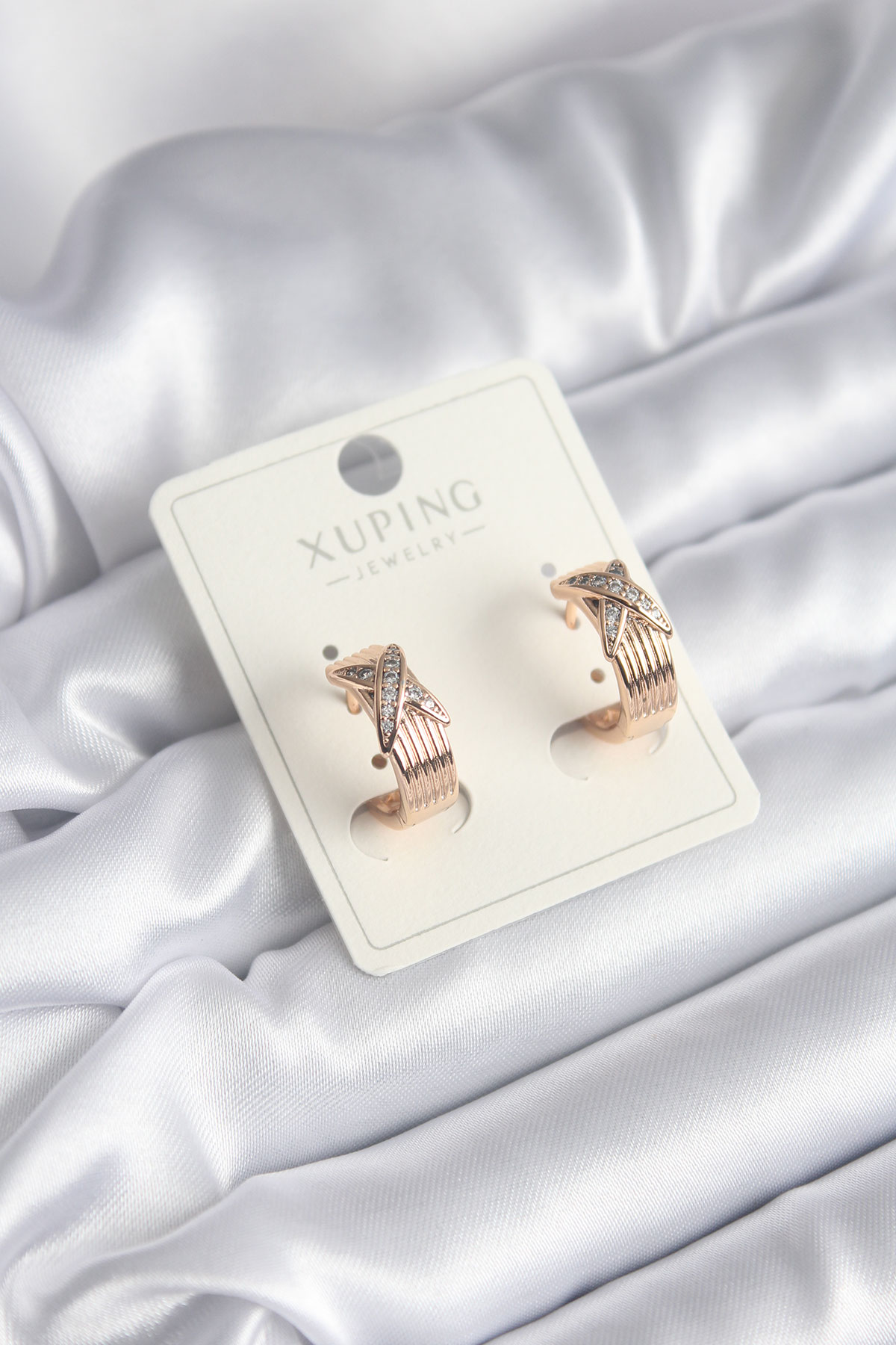 Xuping Model Xoxo Kadın Küpe - Lisinya