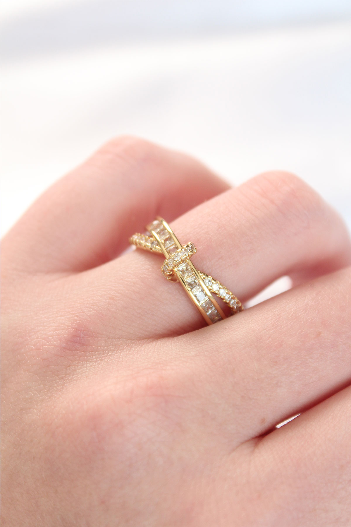Kıvrım Model Gold Renk Zirkon Taşlı Ayarlanabilir Yüzük - Lisinya Kıvrım Model Gold Renk Zirkon Taşlı Ayarlanabilir Yüzük - Lisinya