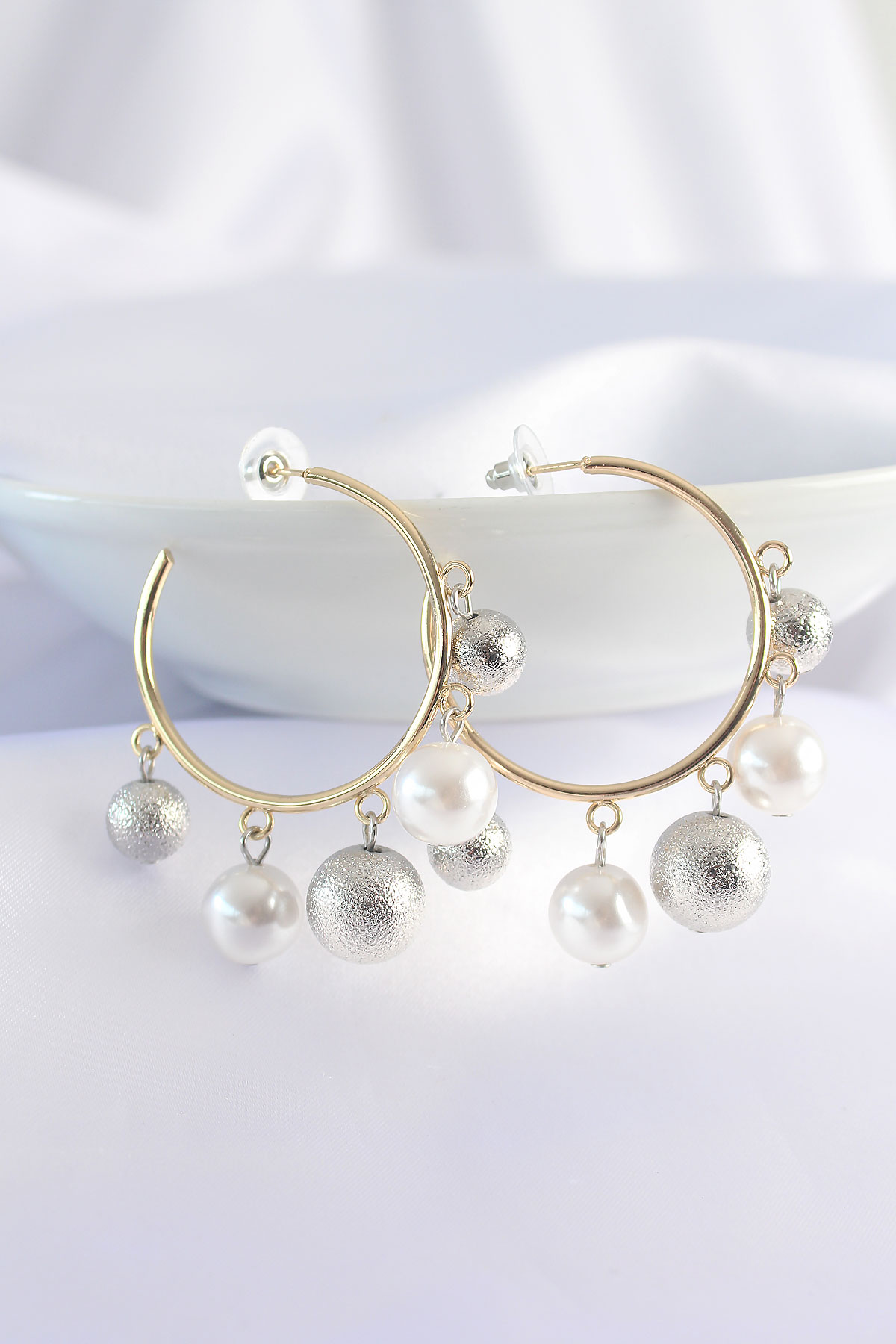 Pirinç Gümüş Renk Topçuk Model Gold Renk Halka Küpe - Lisinya Pirinç Gümüş Renk Topçuk Model Gold Renk Halka Küpe - Lisinya