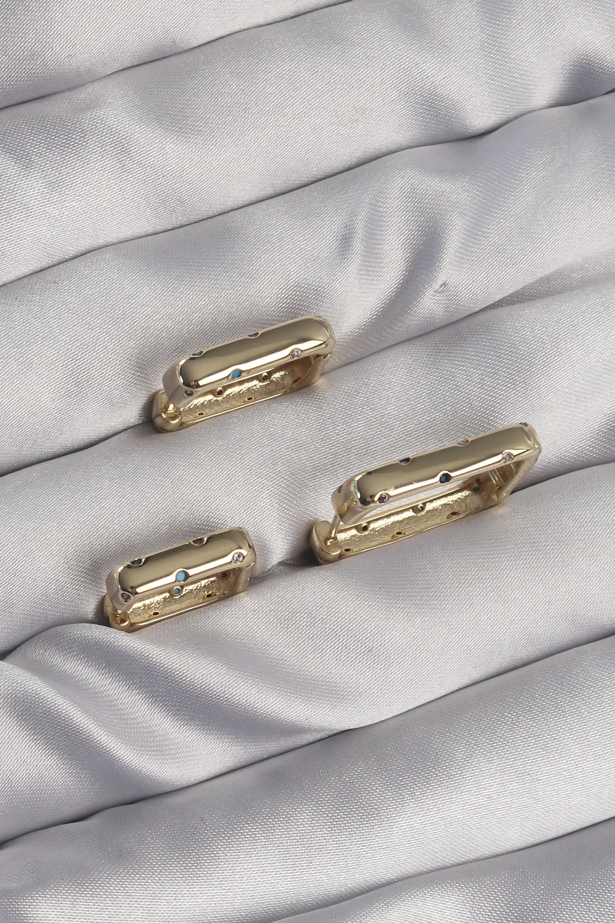 Pirinç Gold Renk Renkli Zirkon Taşlı Kare Model Küpe Seti - Lisinya