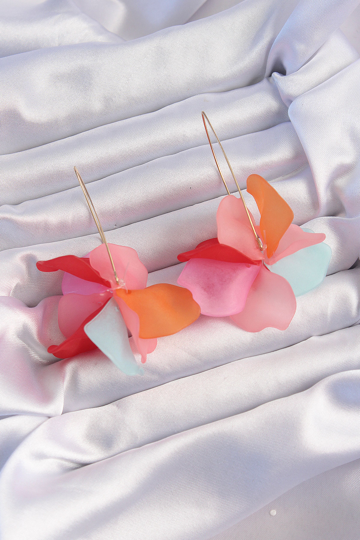 Pirinç Karışık Soft Renkli Flora Küpe - Lisinya