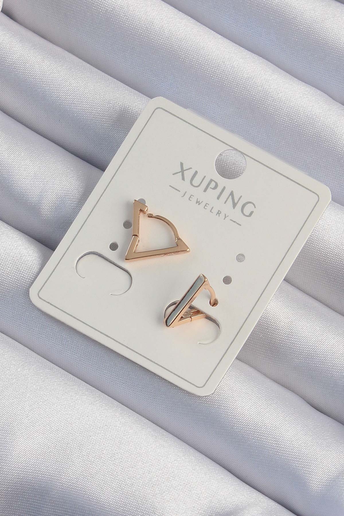 Xuping Rose Renk Yansımalı Üçgen Küpe - Lisinya