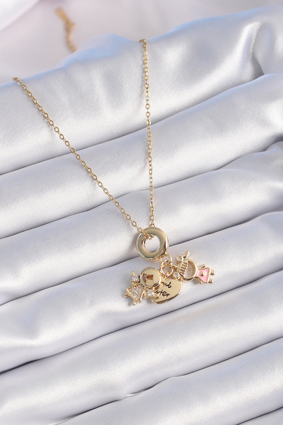 316L Çelik Gold Renk Zirkon Taş Detay Çocuk Figür Charm Model Kadın Kolye - Lisinya