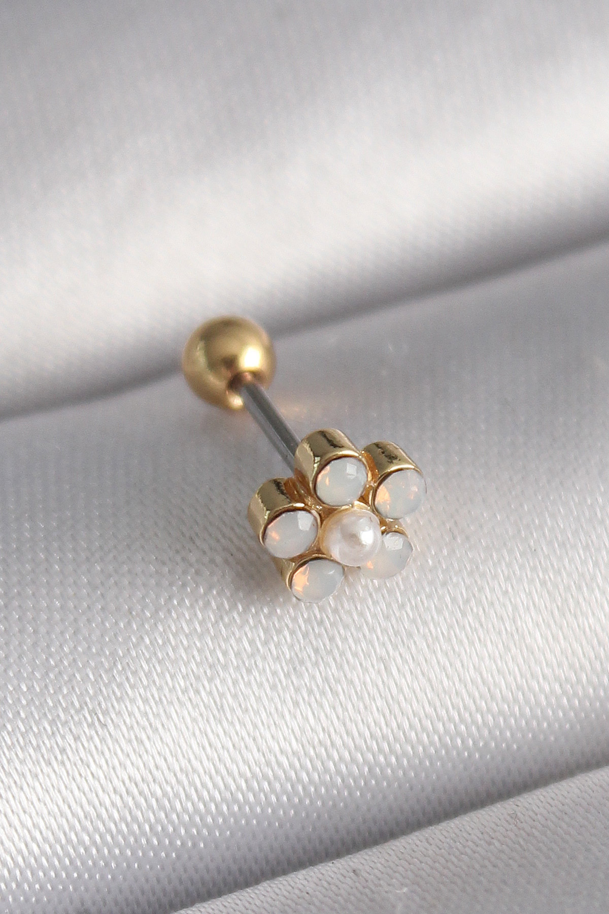 316L Çelik Gold Renk Zirkon Taşlı Çiçek Model Tragus Piercing - Lisinya