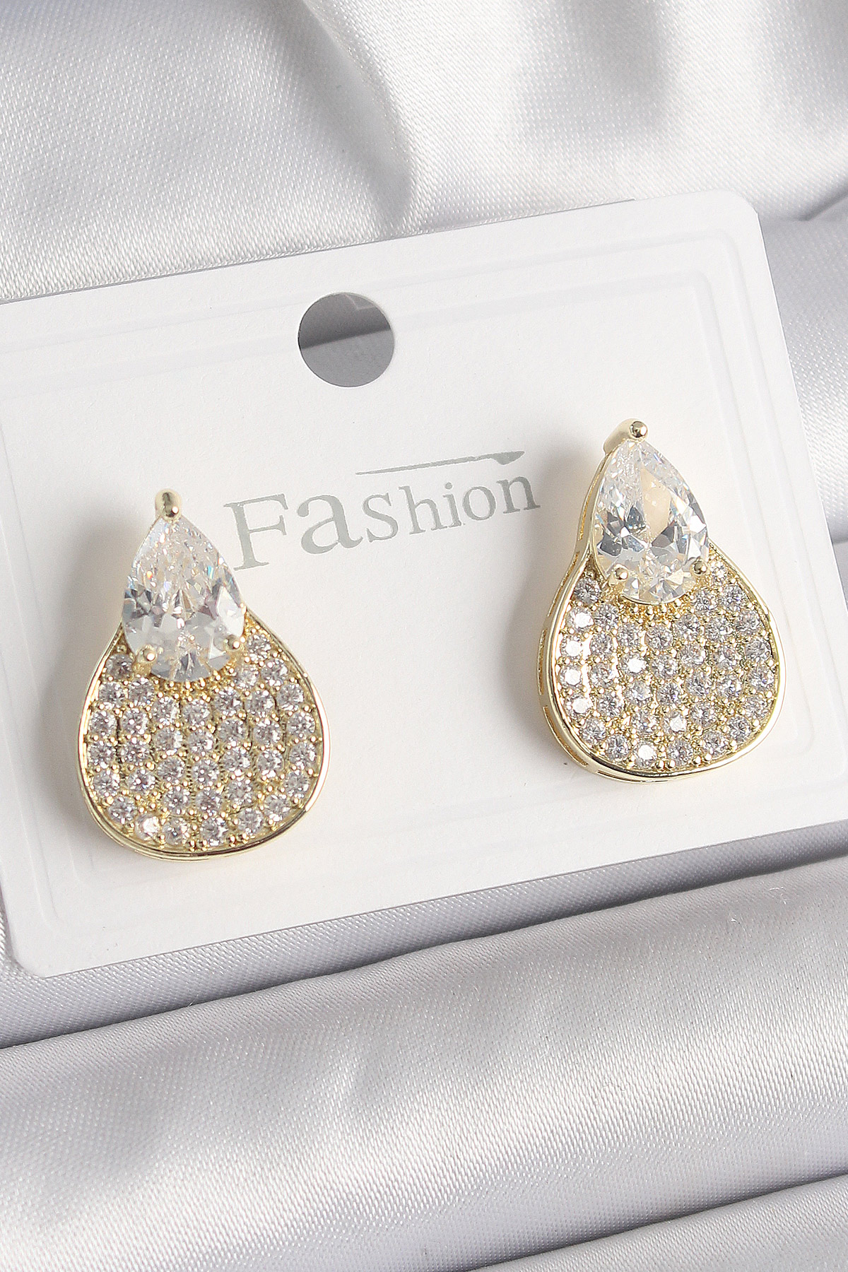 Pirinç Gold Renk Zirkon Taşlı Damla Model Kadın Küpe - Lisinya Pirinç Gold Renk Zirkon Taşlı Damla Model Kadın Küpe - Lisinya