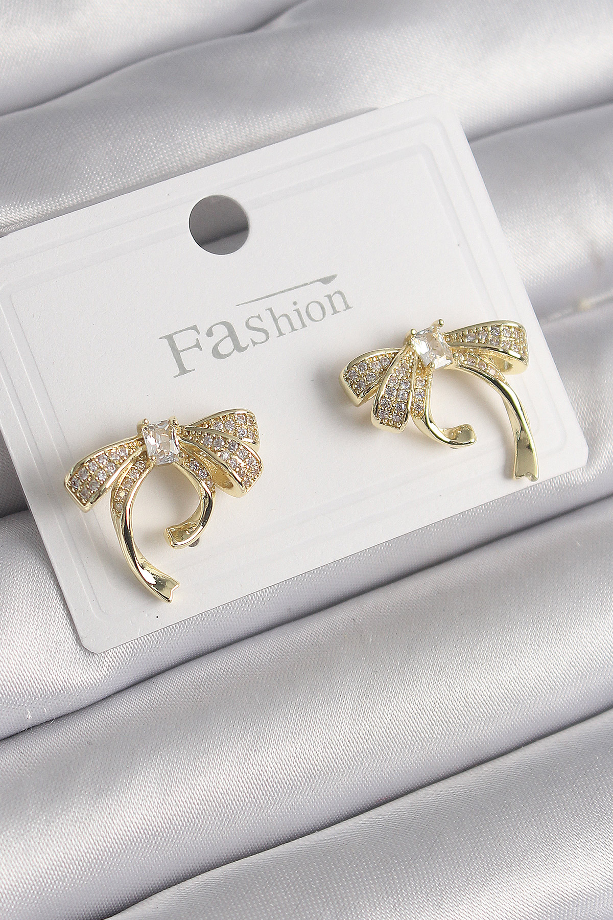 Pirinç Gold Renk Zirkon Taşlı Fiyonk Model Kadın Küpe - Lisinya Pirinç Gold Renk Zirkon Taşlı Fiyonk Model Kadın Küpe - Lisinya