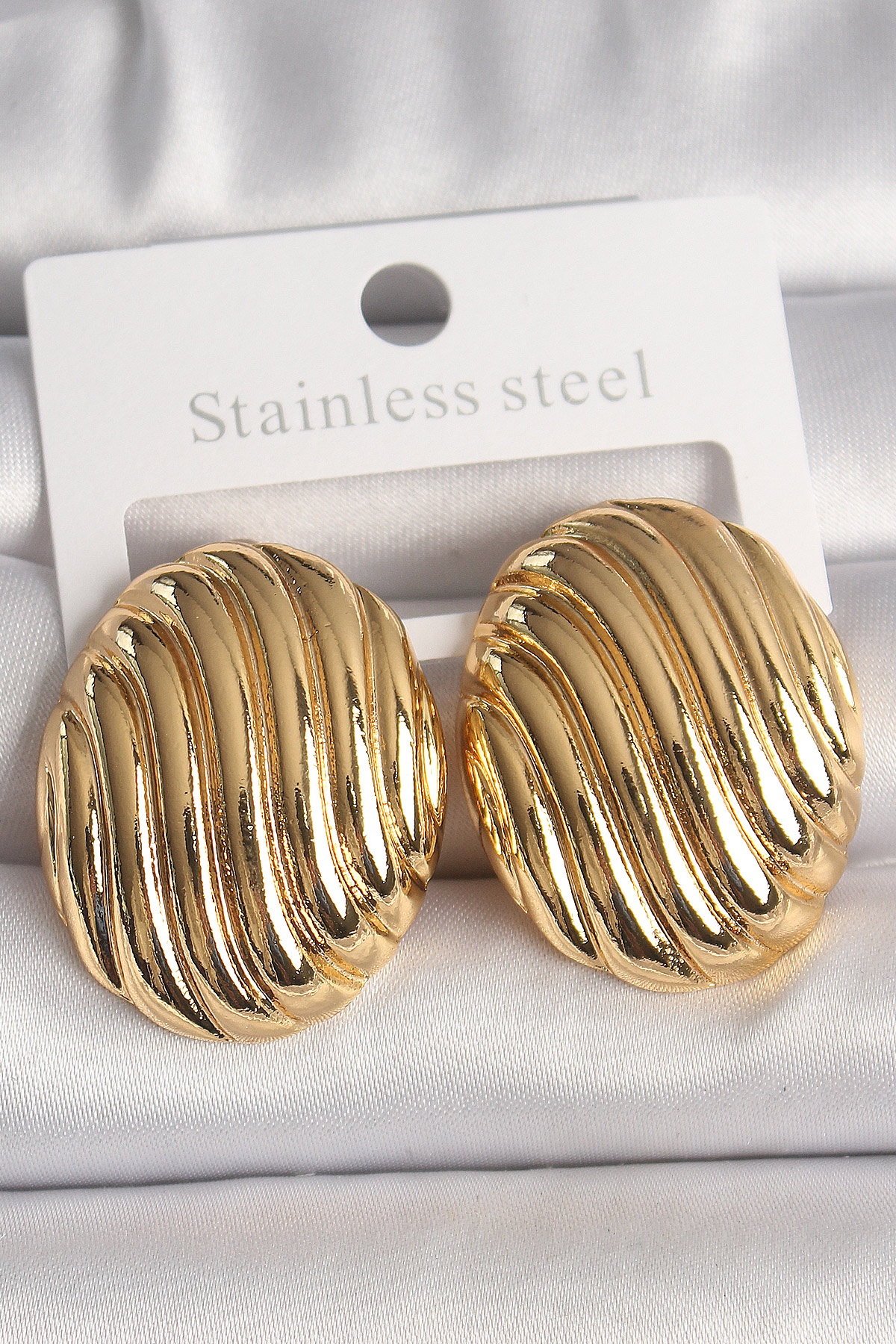 Pirinç Gold Renk İşlemeli Oval Model Kadın Küpe - Lisinya