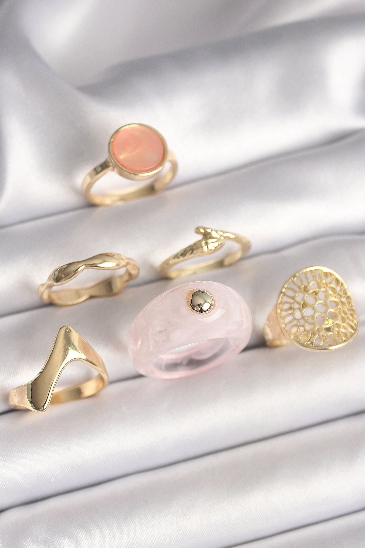 Pirinç Gold Renk Pembe Plastik Yüzük Model Daire Pembe Mine Yılan Detay 6'Lı Kadın Yüzük Seti - Lisinya