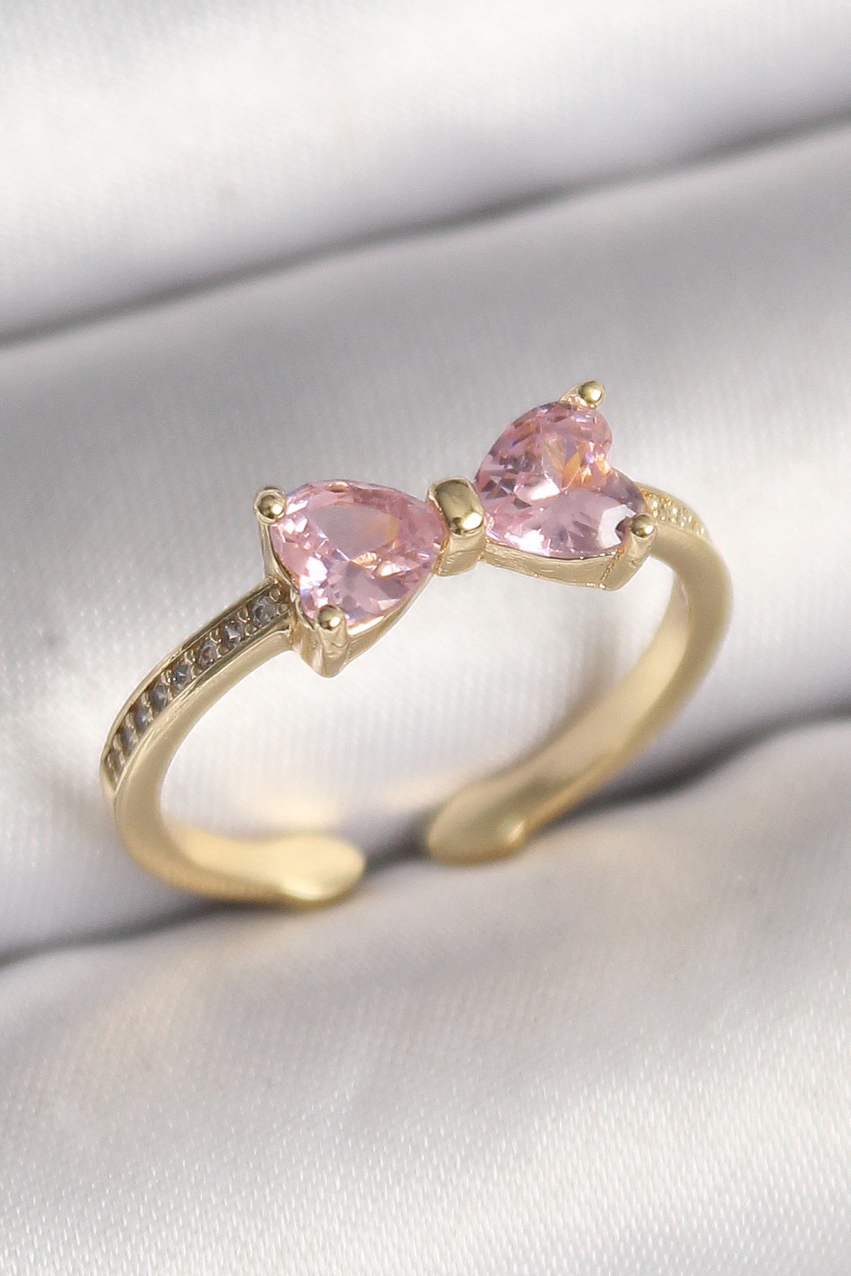 Pirinç Gold Renk Pembe Zirkon Taşlı Kalp Fiyonk Model Kadın Yüzük - Lisinya