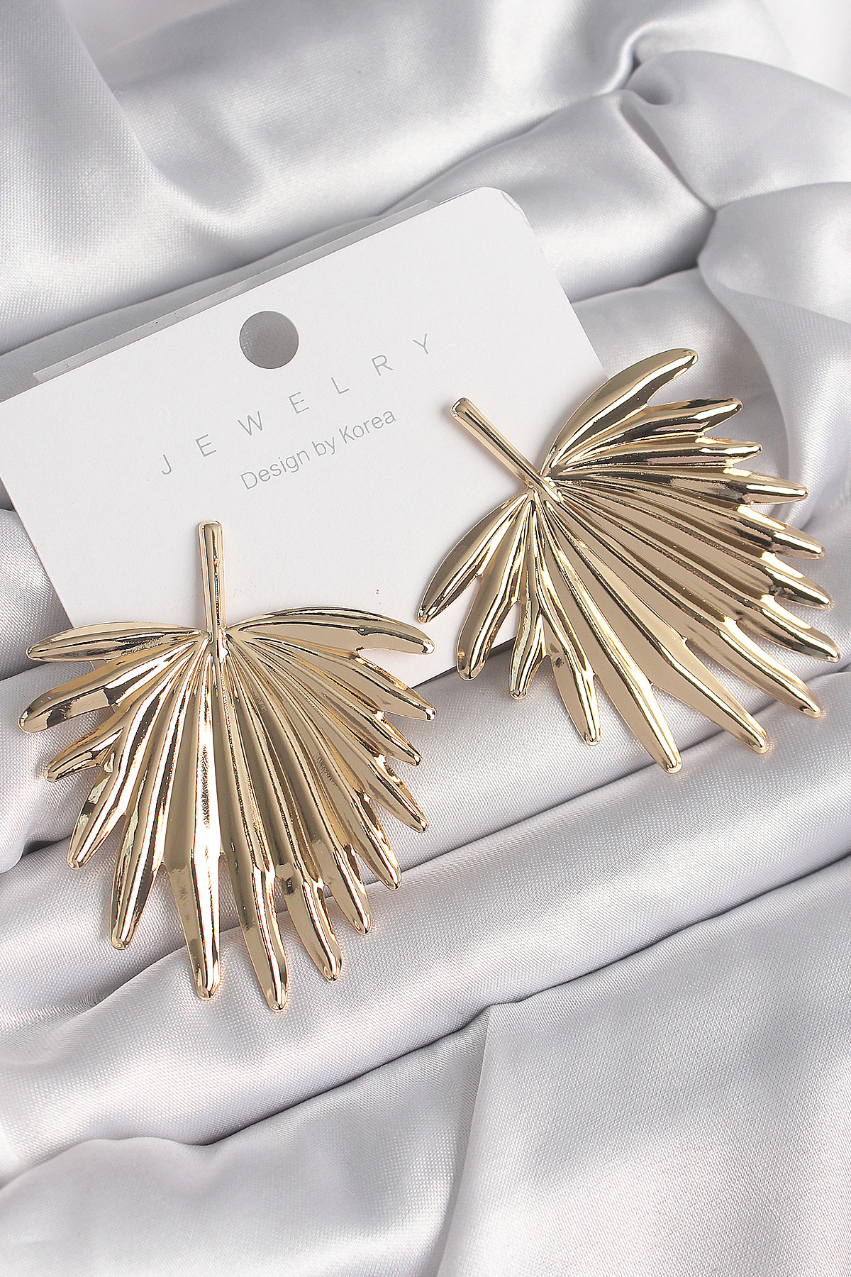 Pirinç Gold Renk Yaprak Model Kadın Küpe - Lisinya