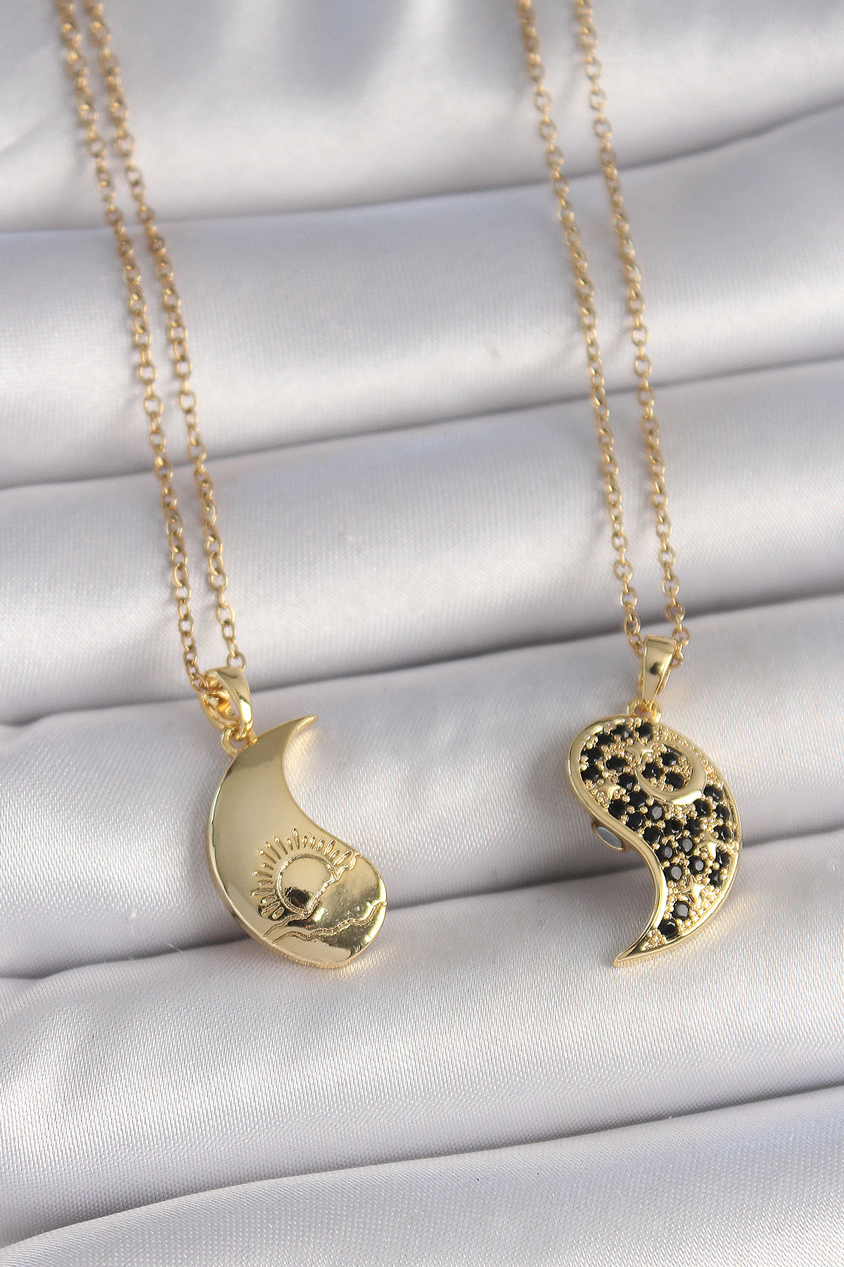 316L Çelik Gold Renk Zincir Zirkon Taşlı Ying Yang Model Gün Batımı İşlemeli Arkadaşlık Kadın Kolye - Lisinya 316L Çelik Gold Renk Zincir Zirkon Taşlı Ying Yang Model Gün Batımı İşlemeli Arkadaşlık Kadın Kolye - Lisinya