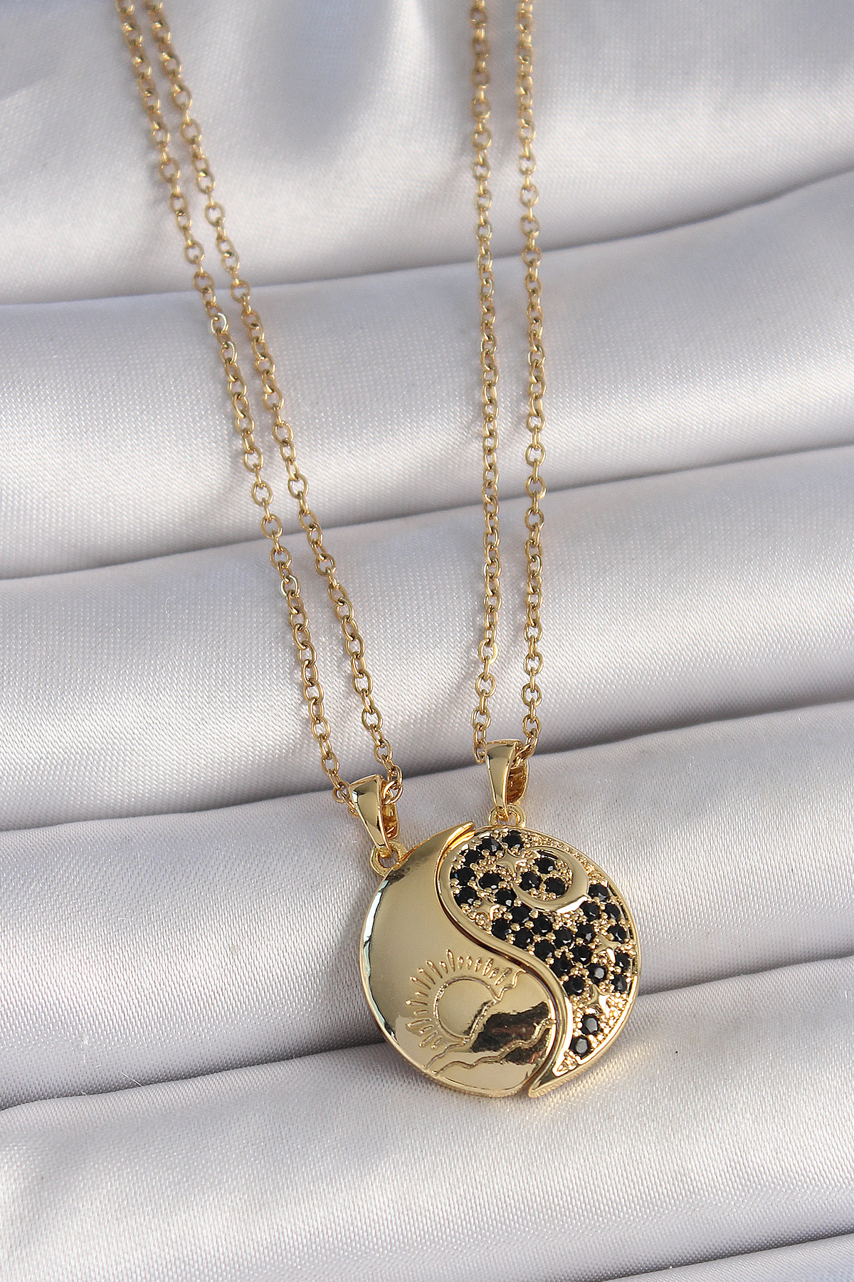 316L Çelik Gold Renk Zincir Zirkon Taşlı Ying Yang Model Gün Batımı İşlemeli Arkadaşlık Kadın Kolye - Lisinya 316L Çelik Gold Renk Zincir Zirkon Taşlı Ying Yang Model Gün Batımı İşlemeli Arkadaşlık Kadın Kolye - Lisinya