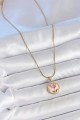 316L Çelik Gold Renk Zincir Pembe Minimal Çiçek İşlemeli İnci Detay Portre Model Kadın Kolye - Lisinya 316L Çelik Gold Renk Zincir Pembe Minimal Çiçek İşlemeli İnci Detay Portre Model Kadın Kolye - Lisinya