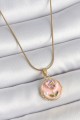 316L Çelik Gold Renk Zincir Pembe Minimal Çiçek İşlemeli İnci Detay Portre Model Kadın Kolye - Lisinya 316L Çelik Gold Renk Zincir Pembe Minimal Çiçek İşlemeli İnci Detay Portre Model Kadın Kolye - Lisinya