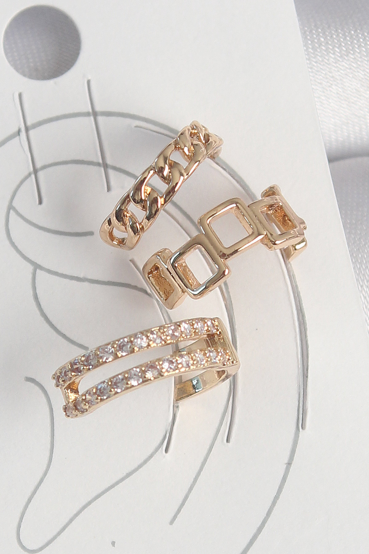 Pirinç Gold Renk Zirkon Taşlı Kare Zincir Model Kadın Kıkırdak Küpe - Lisinya