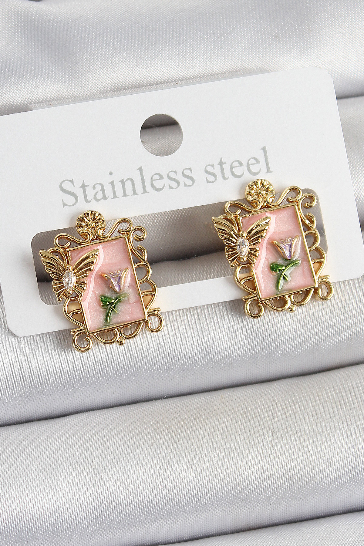 Pirinç Pembe Mineli Sanatsal Portre Model Gold Renk Kadın Küpe - Lisinya Pirinç Pembe Mineli Sanatsal Portre Model Gold Renk Kadın Küpe - Lisinya