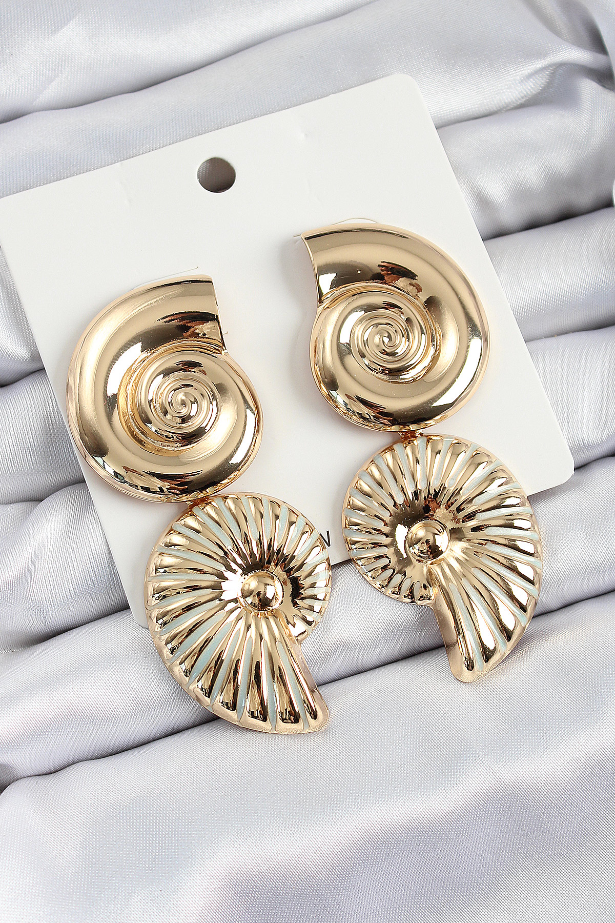 Pirinç Sarmal Sallantılı Deniz Kabuğu Vintage Model Gold Renk Küpe - Lisinya