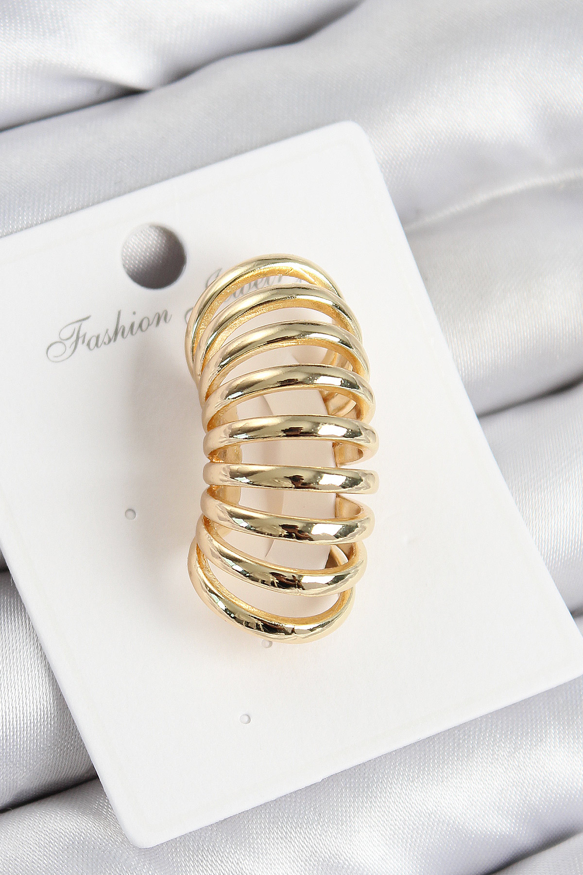 Pirinç Yay Model Gold Renk Sağ Kıkırdak Küpe - Lisinya