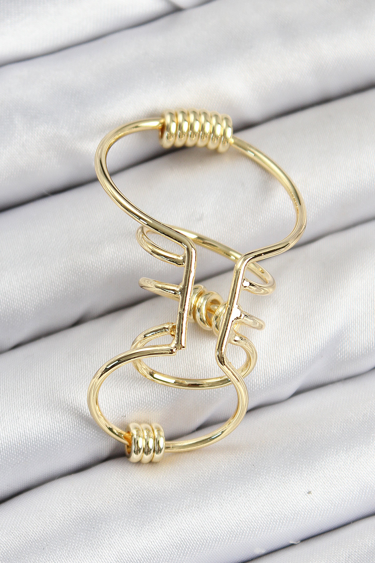 Pirinç Halkalı Model Gold Renk Kıkırdak Küpe - Lisinya