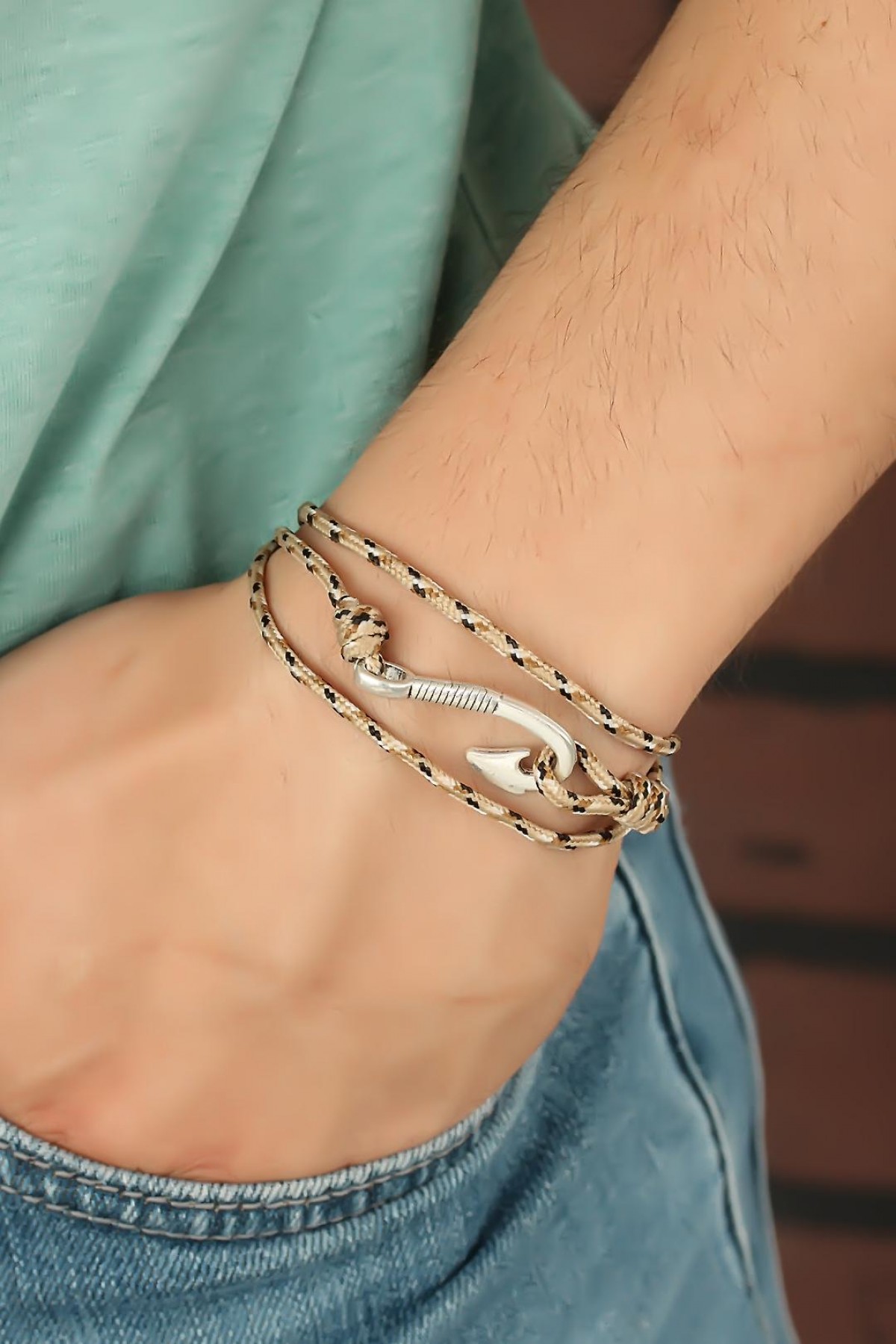 Krem Renk Çizgi Desenli Metal Kancalı Erkek Bileklik - Lisinya