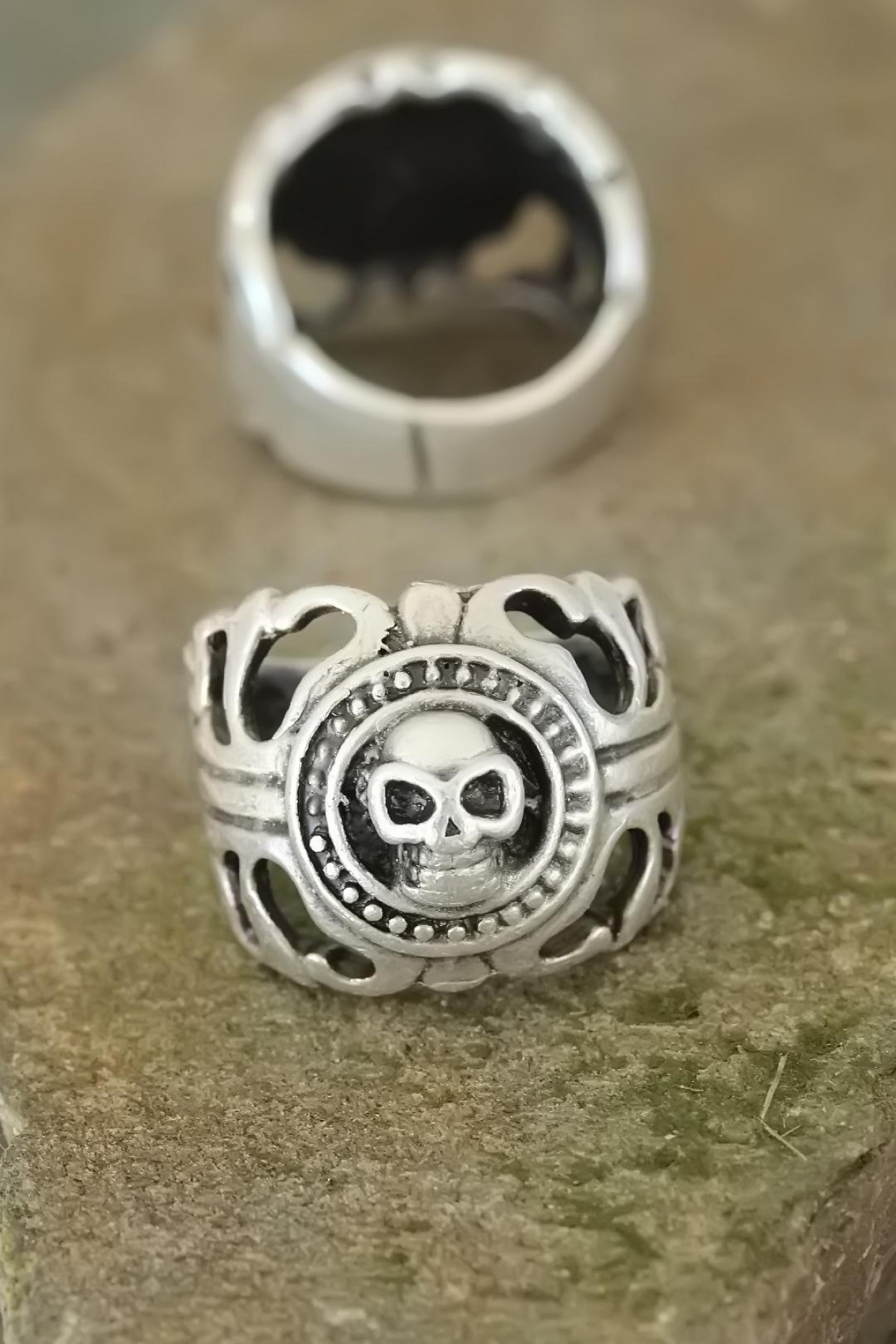 Eskitme Gümüş Renk Metal Kuru Kafa Tasarım Ayarlamalı Erkek Yüzük - Lisinya