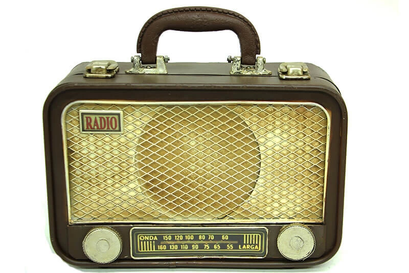 Vintage Tasarım Dekoratif Metal Radyo Bavul ( Lisinya )