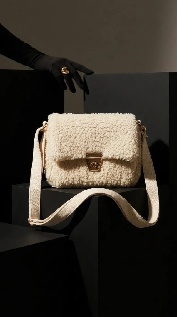 Krem Peluş Görünümlü Kadın Omuz ve Çapraz Askılı Çanta 18x14 cm - Lisinya Krem Peluş Görünümlü Kadın Omuz ve Çapraz Askılı Çanta 18x14 cm - Lisinya