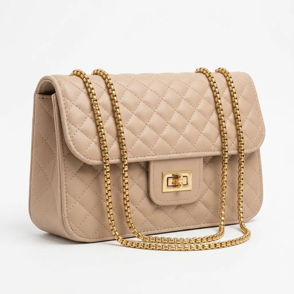 Bej Kapitone Suni Deri Gold Zincirli Omuz Çanta 23×16 cm - Lisinya Bej Kapitone Suni Deri Gold Zincirli Omuz Çanta 23×16 cm - Lisinya