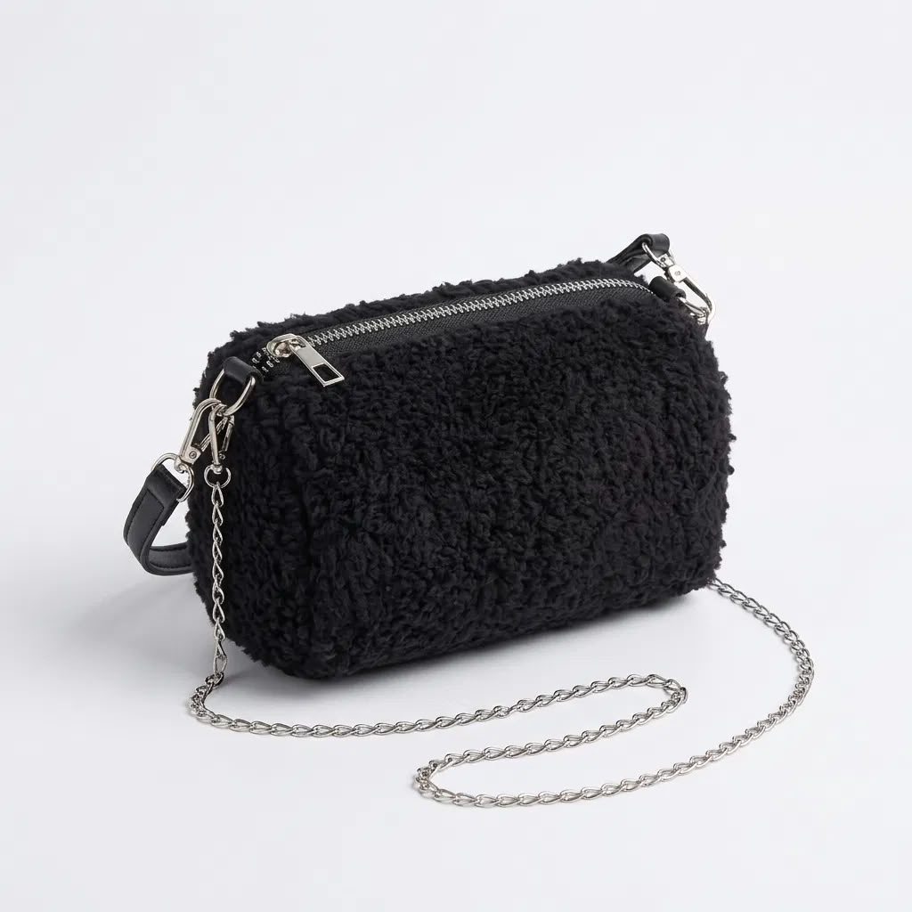 Siyah Peluş Kadın Omuz ve El Çantası 18x12 cm Zincir Askılı Yumuşak Dokulu Mini Çanta - Lisinya Siyah Peluş Kadın Omuz ve El Çantası 18x12 cm Zincir Askılı Yumuşak Dokulu Mini Çanta - Lisinya