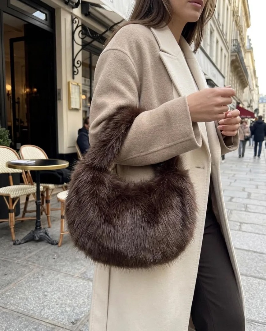 Kahverengi Peluş Kadın El Çantası Yumuşak Tüylü Astarlı Mini Omuz Çantası - Lisinya Kahverengi Peluş Kadın El Çantası Yumuşak Tüylü Astarlı Mini Omuz Çantası - Lisinya