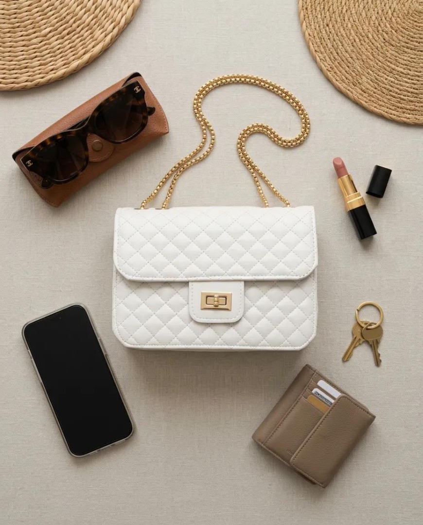 Beyaz Kapitone Suni Deri Gold Zincirli Omuz Çanta 23×16 cm - Lisinya Beyaz Kapitone Suni Deri Gold Zincirli Omuz Çanta 23×16 cm - Lisinya