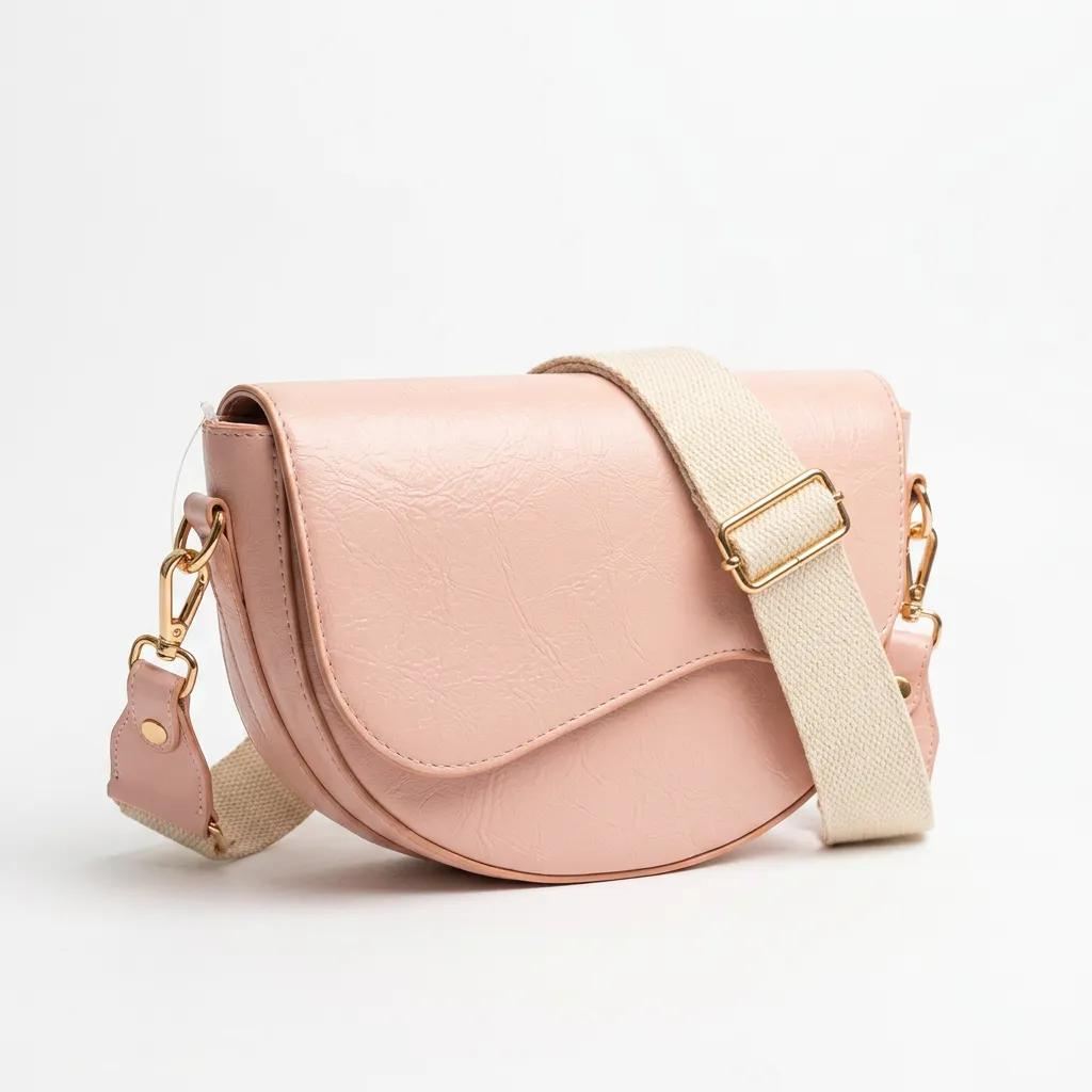 Soft Pembe Yumuşak Deri Gold Detaylı Tek Gözlü Kadın Omuz Çantası 23x15 cm - Lisinya