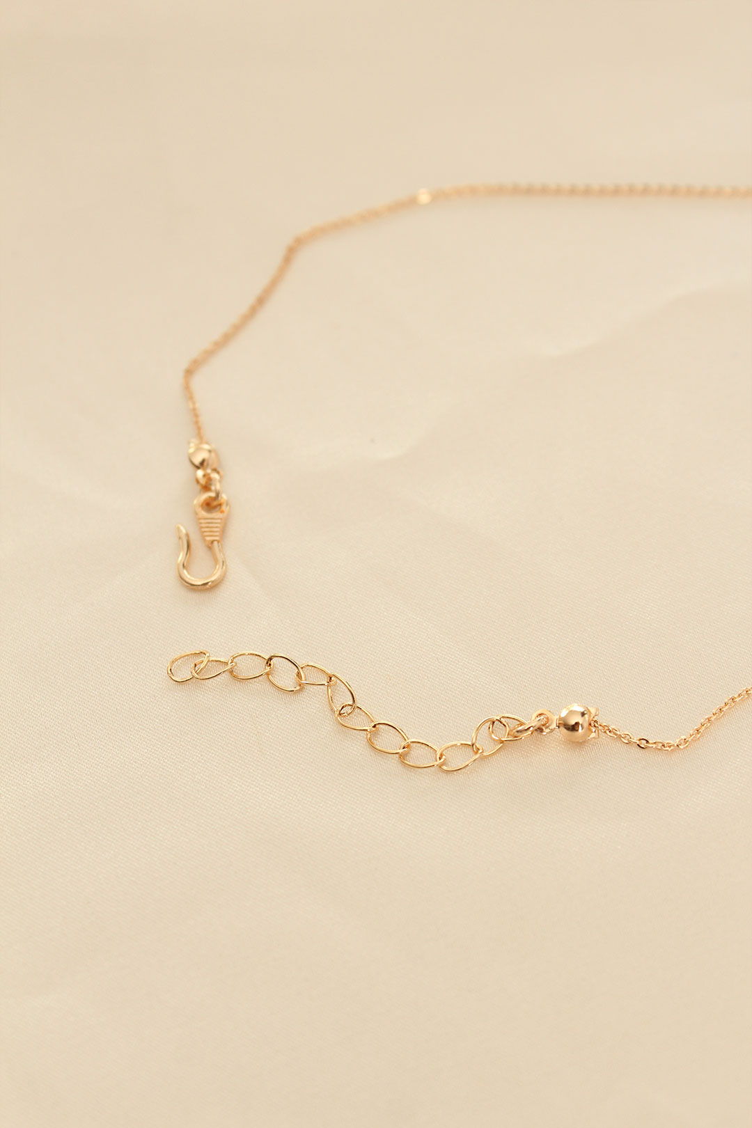 Beyaz Sedefli Kelebek Figürlü Kadın Kolye - Lisinya Beyaz Sedefli Kelebek Figürlü Kadın Kolye - Lisinya