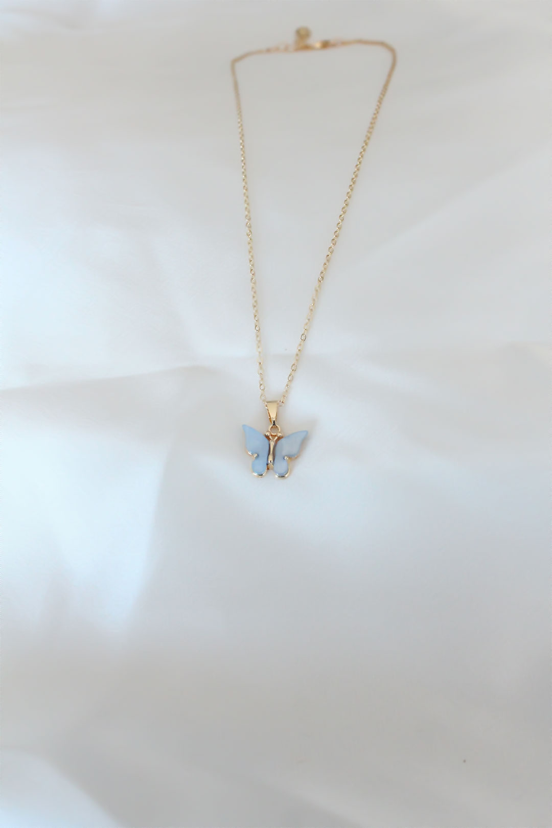 Gold Renk Kaplama Buz Mavisi Renk Sedefli Kelebek Kolye - Lisinya