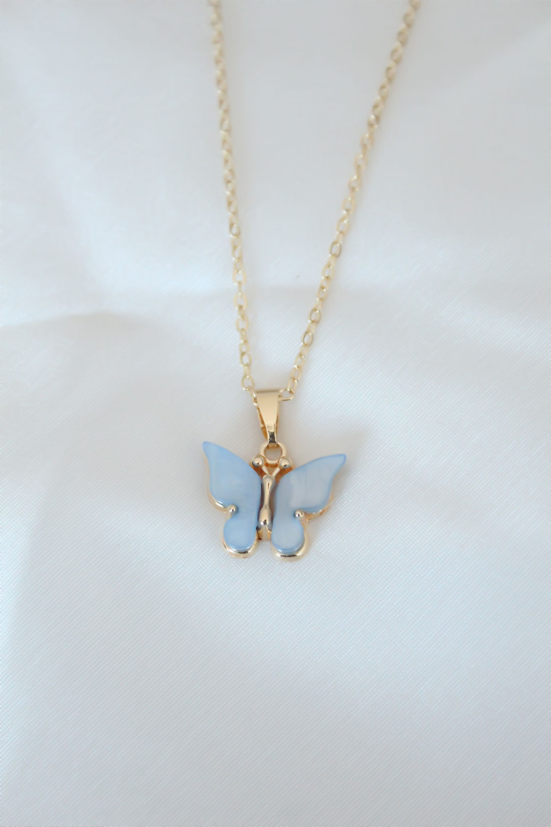 Gold Renk Kaplama Buz Mavisi Renk Sedefli Kelebek Kolye - Lisinya